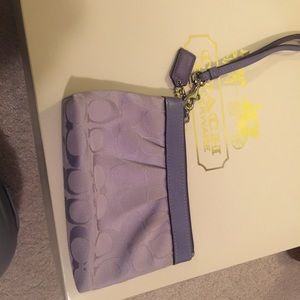 Medium coach wristlet pre owned no signs of wear